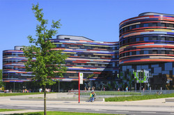 Buntes und modernes Bürogebäude
