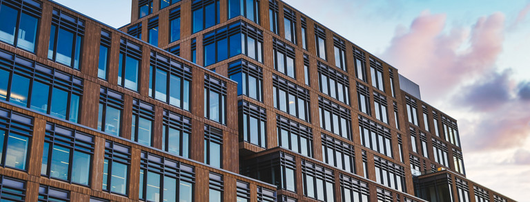 Bürogebäude Glas und Klinker